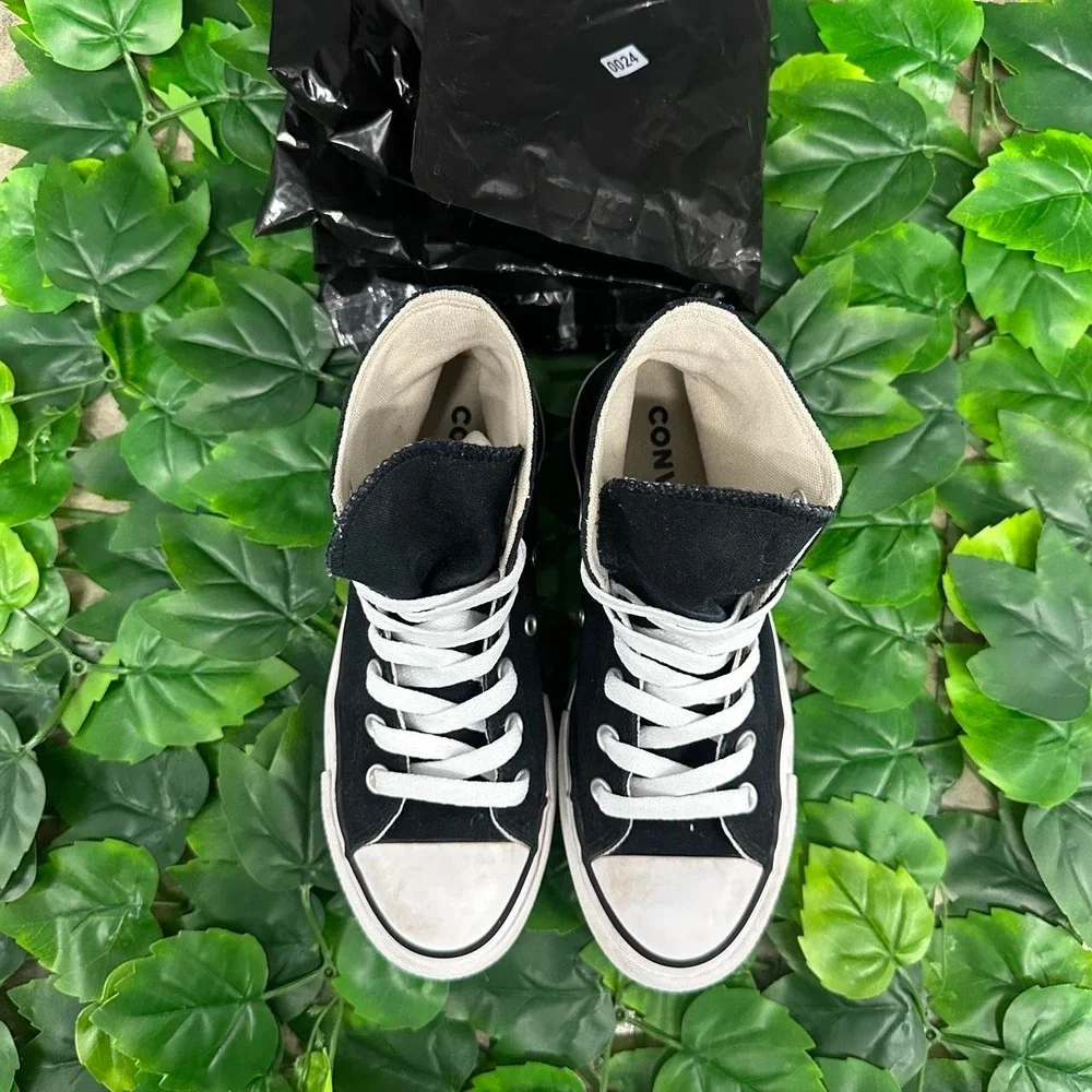 N/A black converse